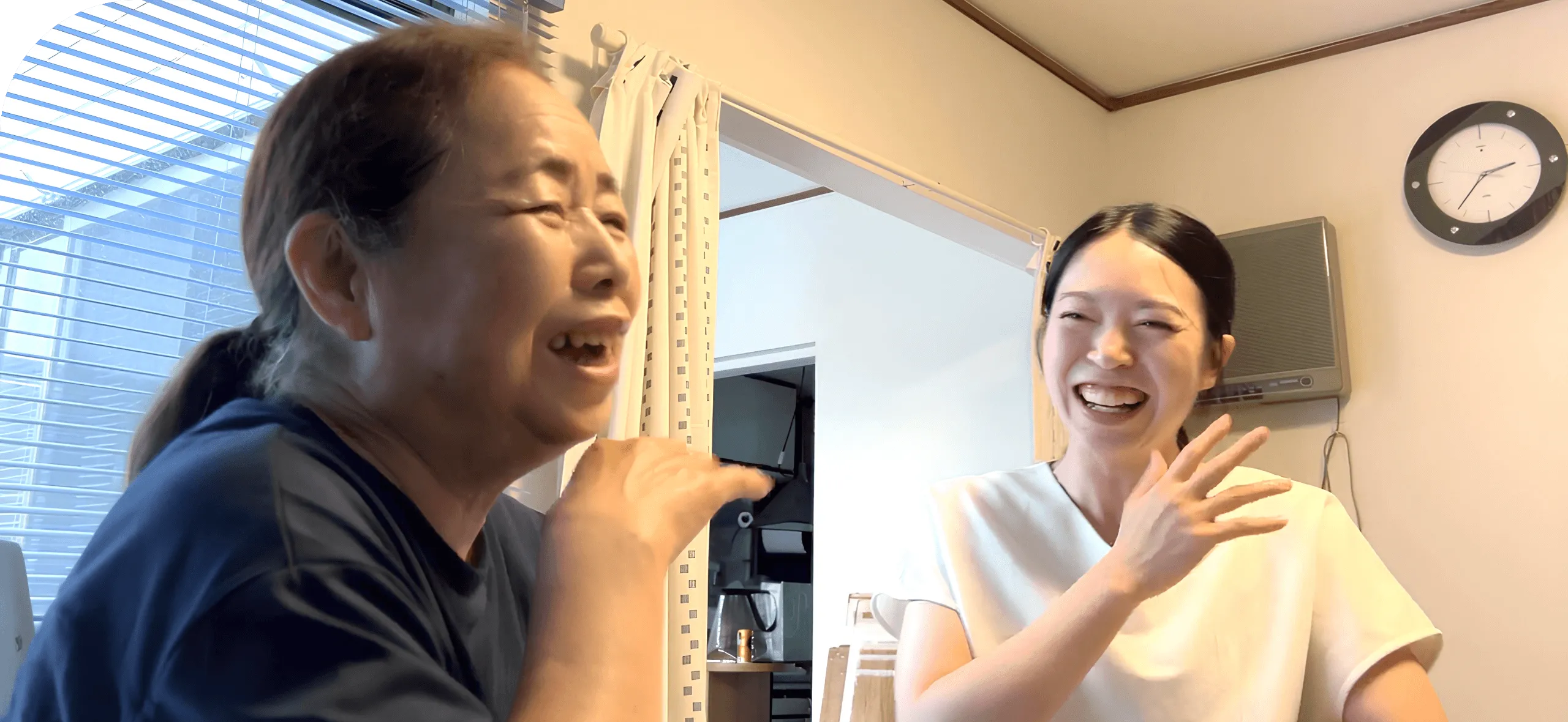 「介護美容」は、高齢者や障がい者に対してエステやネイルなどの美容を通して健康やいきがいをサポートするサービスです